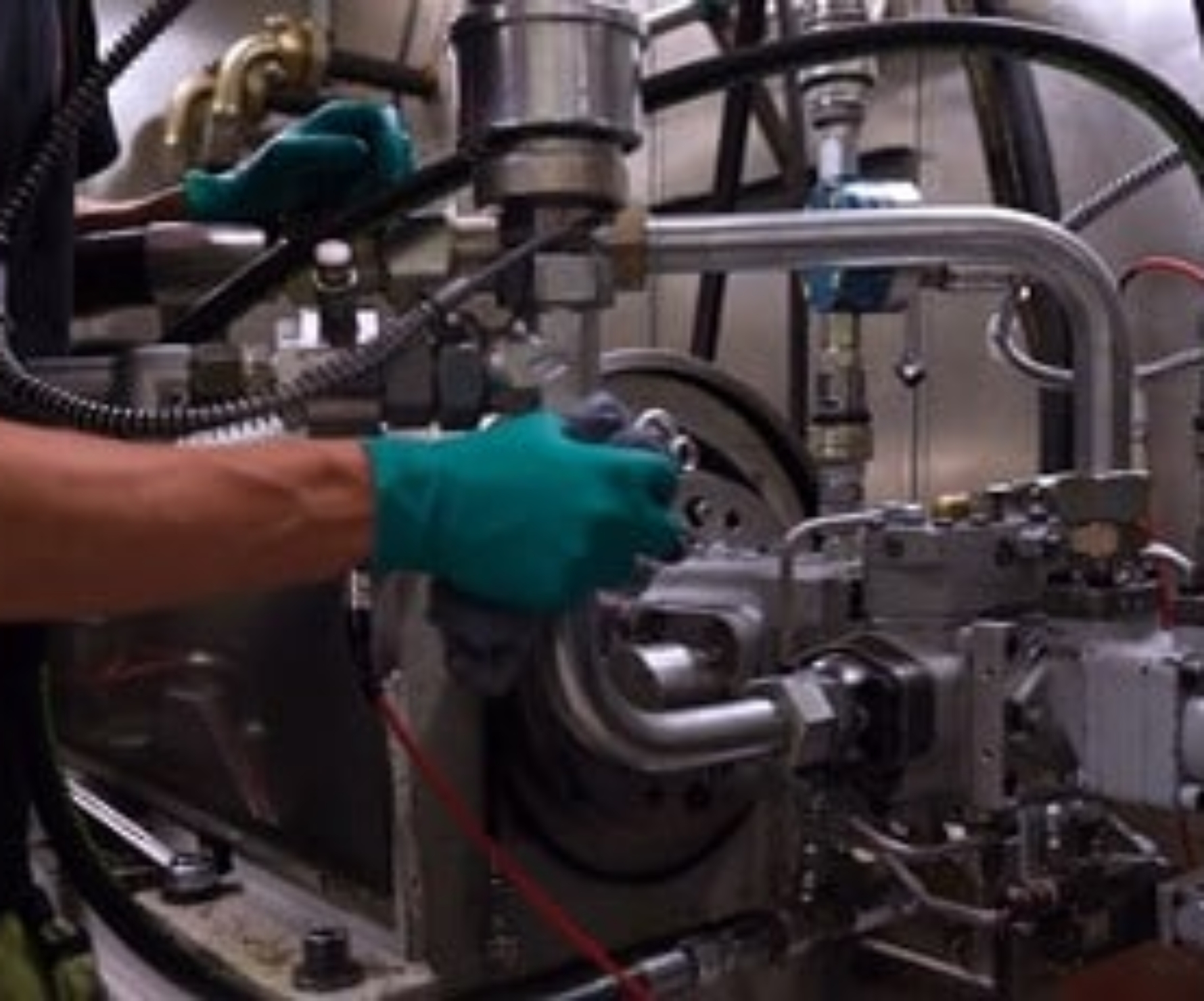 Håndkontrollerende hydraulikk